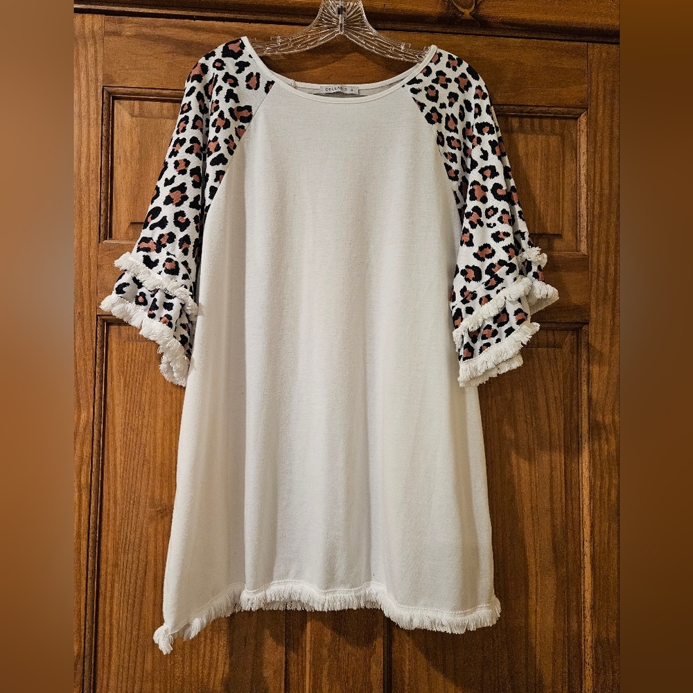 White Raglan Top with 3/4 Sleeves and Crew Neck